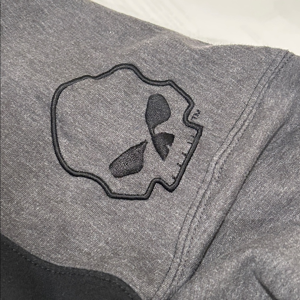 Harley-Davidson Men's Black and Gray Crewneck Sweater - Picture 4 of 6